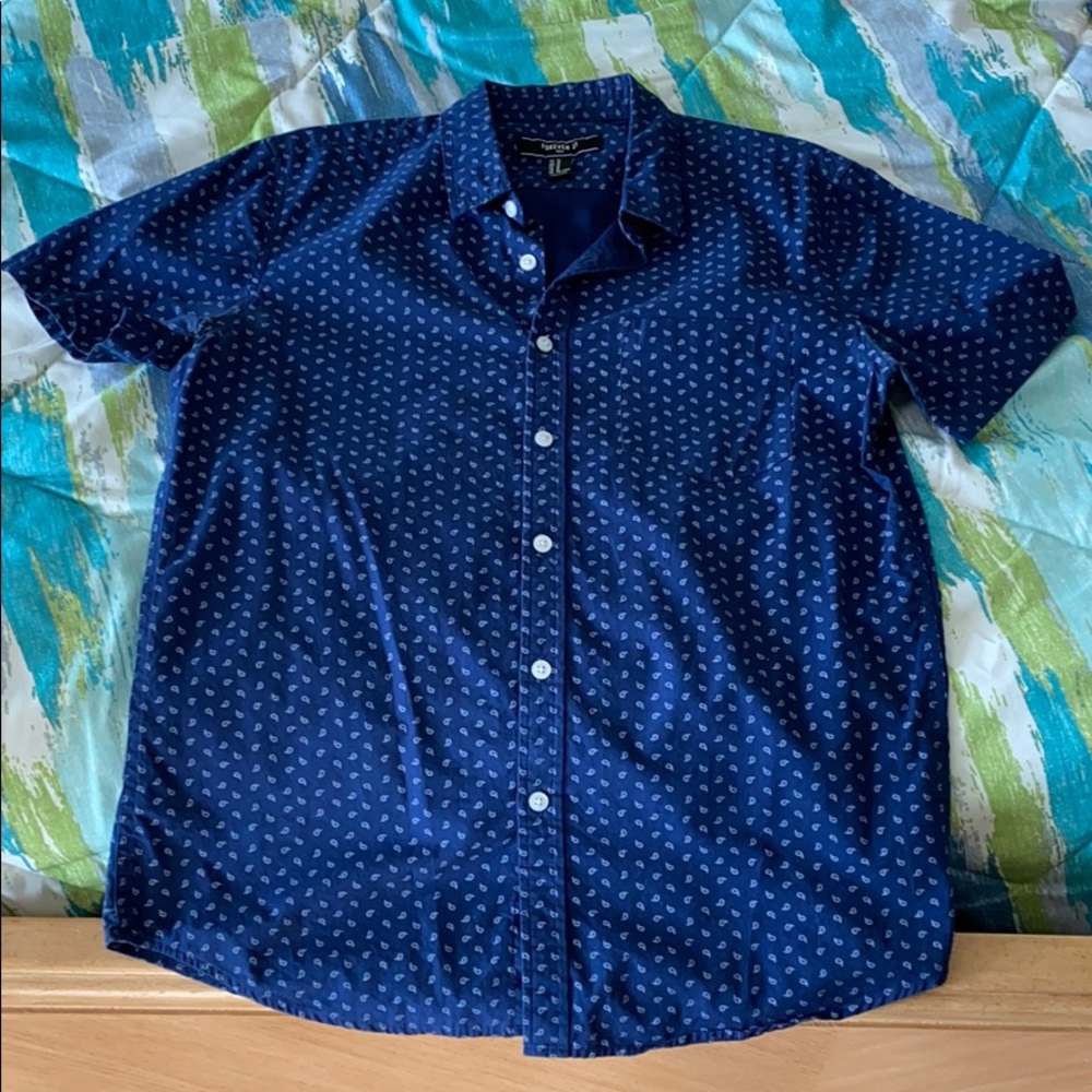 Men’s button down shirt size Medium